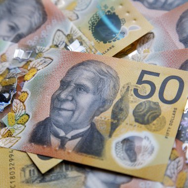 Avustralya 50 dolarlık banknotlar. Yeni 2019 sayı tasarısı sahteciliği caydırmak için tasarlanmıştır, not kare formatında net bir holografik şerit ile polimer ve suya dayanıklıdır.