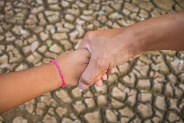 Father Children Hold Hands Help Each Other Drought Drought Concept — Stock Photo, Image