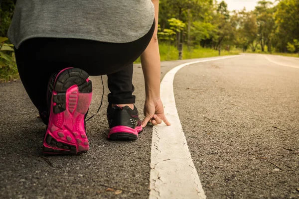 ジョギング健康クローズ アップ コンセプト健康愛の女性 — ストック写真
