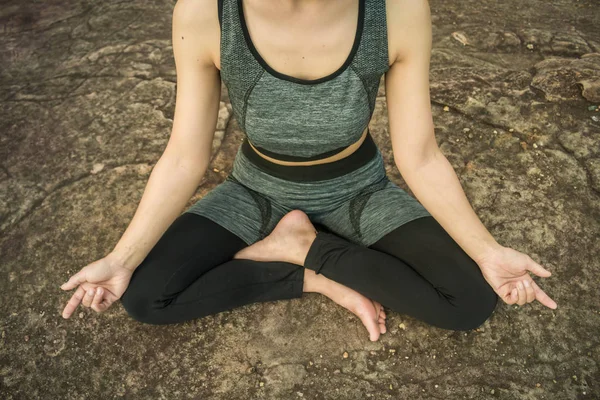Yoga Unga Kvinnor Närbild — Stockfoto