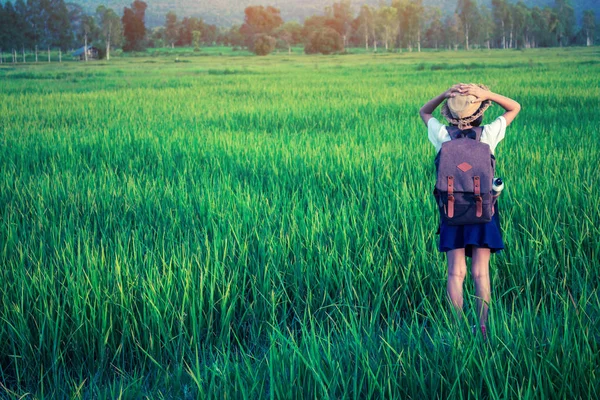 Girl standing on a green field. — Stock Photo, Image