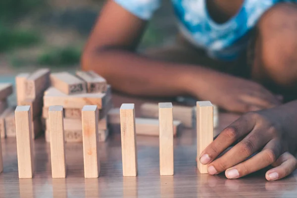 Los Niños Están Jugando Juegos Pila Para Ganar Número Uno — Foto de Stock