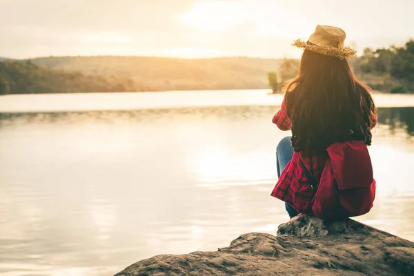 Touristinnen Schöner Natur Ruhiger Urlaubslandschaft — Stockfoto