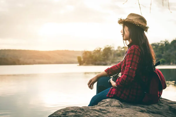 Touristinnen Schöner Natur Ruhiger Urlaubslandschaft — Stockfoto