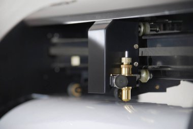 Plotter de Corte. İşaretçi para corte de vinilo. Kesici Makine. Entrikacı. Cortador de vinilo