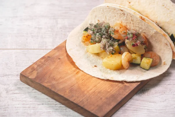 Photo Gros Plan Savoureux Tacos Mexicains Sur Une Planche Bois — Photo