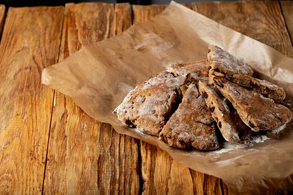 Крупный План Сладкий Вкусный Домашний Пирог Ягодами Кухне Поставка Пергаментной — стоковое фото