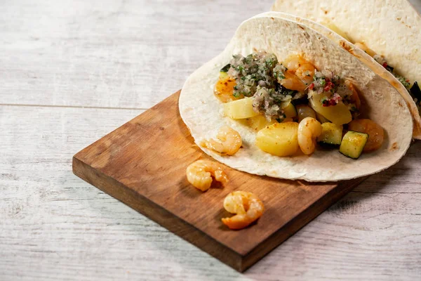 Photo Gros Plan Savoureux Tacos Mexicains Sur Une Planche Bois — Photo
