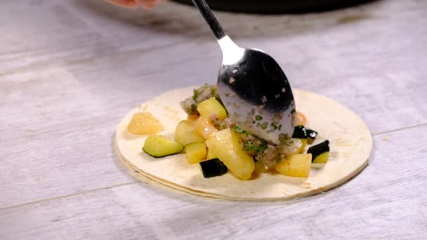 Vaření Taco Mořské Plody Šéfkuchař Rukama Slow Motion — Stock video