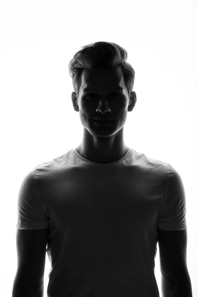 tek renkli beyaz arka plan üzerinde poz genç yakışıklı adam portresi