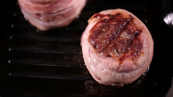 Artesanato Selecionado Bife Carne Mármore Filé Mignon Bacon Frito Grelha — Vídeo de Stock