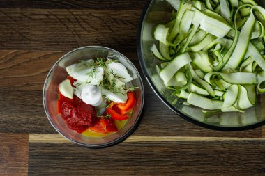 Karıştırma ve geleneksel salça blender pişirme işlemi