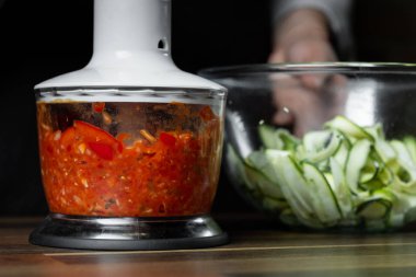 Karıştırma ve Blender geleneksel salça yemek Şef
