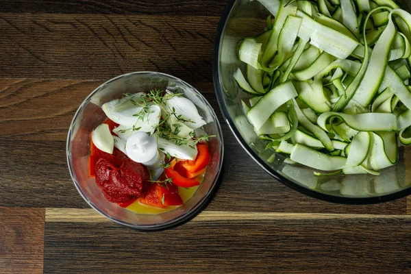 Karıştırma ve geleneksel salça blender pişirme işlemi