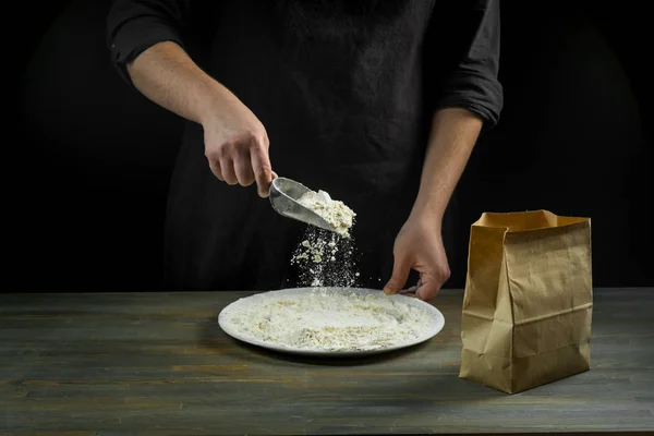 Chef Mani Pasta Cottura Sfondo Legno Concetto Alimentare — Foto Stock