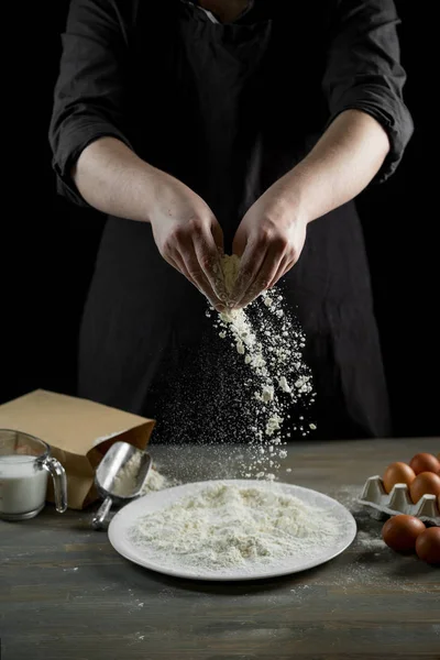 Chef Mani Pasta Cottura Sfondo Legno Concetto Alimentare — Foto Stock