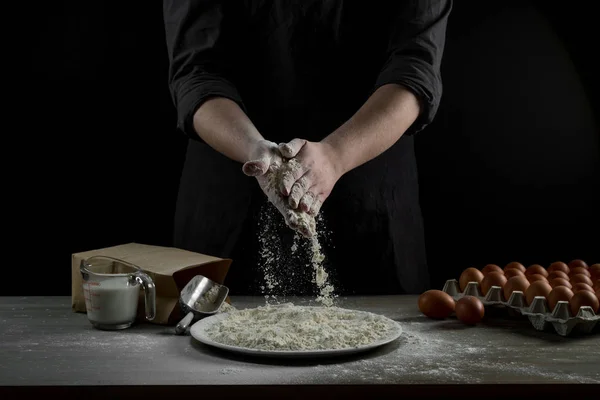 Chef Mani Pasta Cottura Sfondo Legno Concetto Alimentare — Foto Stock