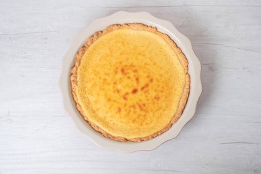 Pan pişirme pişmiş tatlı cheesecake hizmet