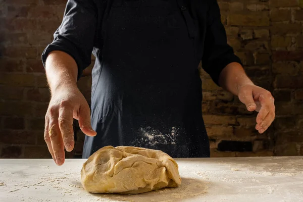 베이커의 Challah 전통적인 유대인 — 스톡 사진