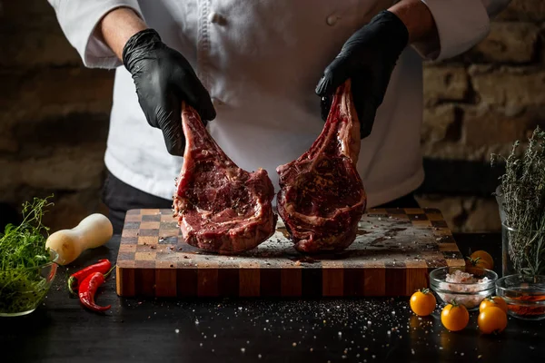 Male Chef Cooking Fresh Pork Ribs Salt Pepper Spices Wooden — Stock Photo, Image