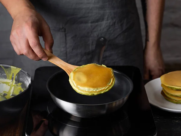 Green Matcha Pancake Cooking Frying Pan — Stock Photo, Image