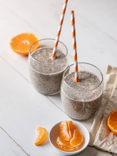 Pudim Chia Fresco Servido Com Fatias Tangerina Madura Mesa Madeira — Fotografia de Stock Grátis