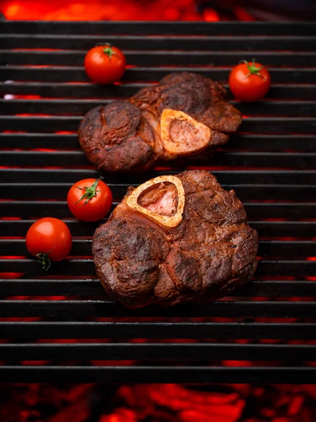 Filetes Res Parrilla Con Tomates Cherry Parrilla — Foto de Stock