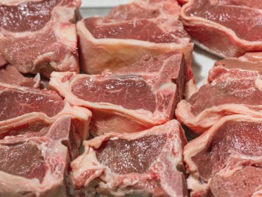 Çiğ et, yakın çekim.