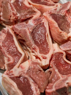 Çiğ pişmemiş et, yakın