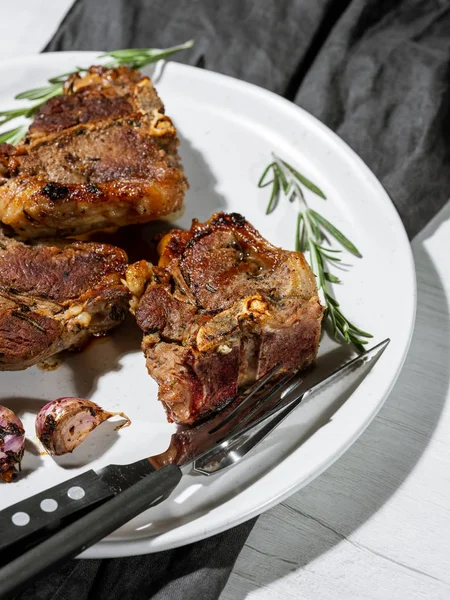 Leckeres Gebratenes Huhn Mit Gewürzen — Stockfoto