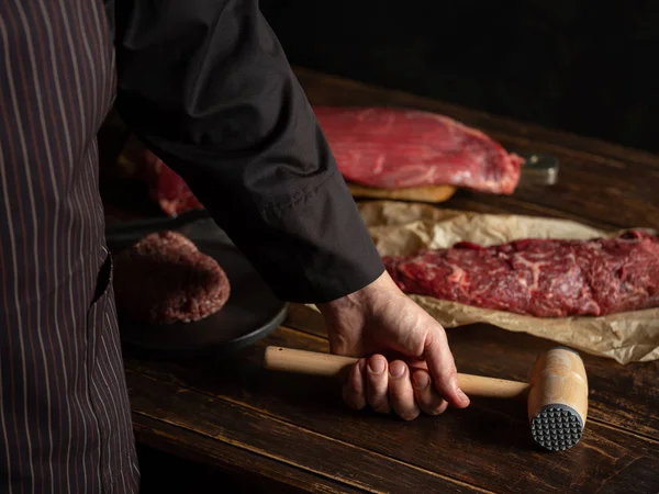 Man Preparing Raw Meat — Stock Photo, Image