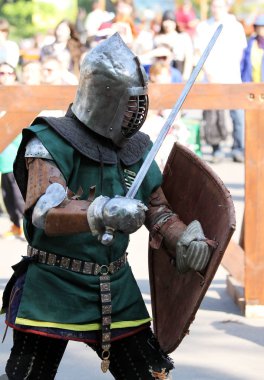 Savaştan önce Ortaçağ Şövalyesi