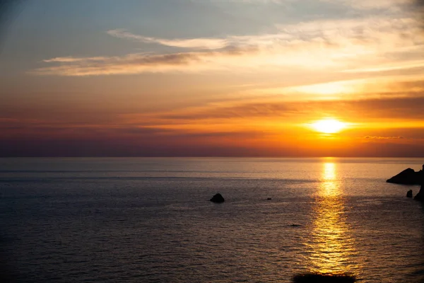 Захід Сонця Пляжі Хмар Спокійна Морська Вода Красиві Квіти Небо — стокове фото