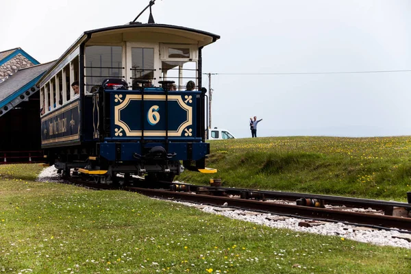 Oude Blauwe Vintage Tram Het Bergstation Weglaten Spectaculaire Rit Naar — Stockfoto