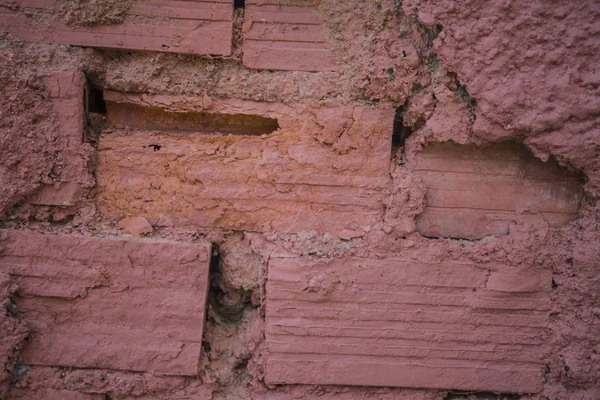 Koyu portakal renkli tuğla duvar. Clayish malzeme duvarlı inşaat, bina. Güneşin sıcaklığını tarafından sertleştirilmiş. Evler, işyerleri ve diğer mimari yapısı oluşturmak için kullanılan.