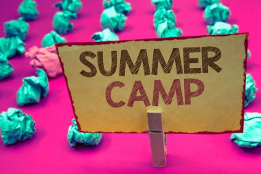 Metinler yaz kampı yazma kelimeler. Bölgedeki nerede çocuk faaliyetleri sırasında tatil yapmak için iş kavramı