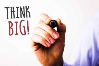 Kavramsal el büyük motivasyon çağrı düşünüyorum gösterilen yazma. İş fotoğraf metinler var büyük fikirler bir şey hayali kalem işaretleme fikir mesaj siyah kırmızı harflerle beyaz arka plan tutan amazingman