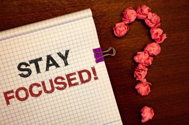 Kavramsal el kal motivasyonel odaklanmış arama gösterilen yazma. Korumak odak ilham verici düşünme vitrine iş fotoğraf