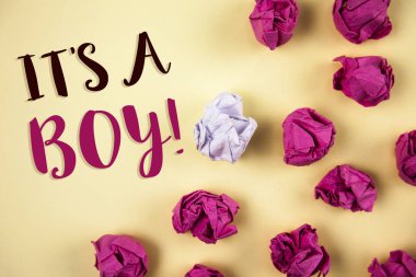 Kavramsal el S A çocuk motivasyonel buna gösterilen yazma. Erkek bebek geliyor iş fotoğraf vitrine Cinsiyeti ortaya kutlama