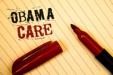 Obama bakım gösterilen metin işareti. Kavramsal fotoğraf hükümet programı, sigorta sistemi hasta Protectionideas iletileri defter sayfa siyah üzerine kırmızı harflerle dinlenme kalem açmak oluşturulan