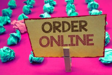 Metinler yazma kelime Online sipariş. İş kavramı Internet üzerinde bir şey satın almak için E-ticaret kablosuz alışveriş