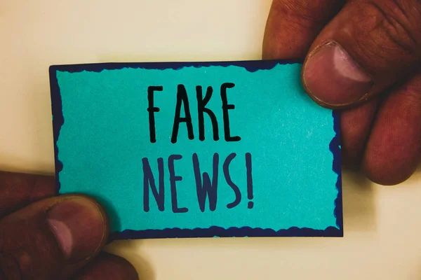 Worte Schreiben Von Texten Fake News Motivationsaufruf Geschäftskonzept Für Falsche — Stockfoto