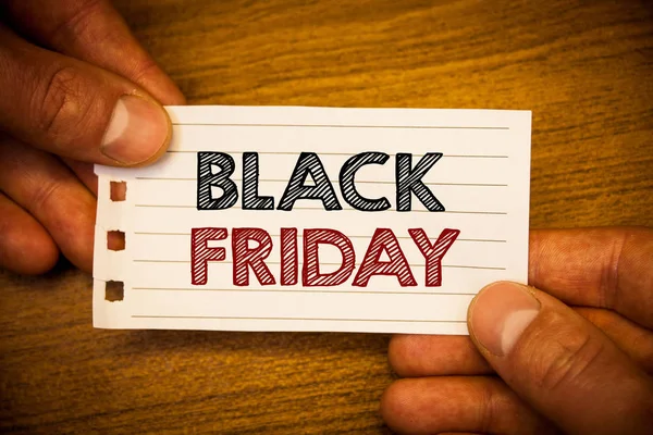 Black Friday gösterilen metin işareti. Şükran günü alışveriş izni indirimler sonra kavramsal fotoğraf özel satış