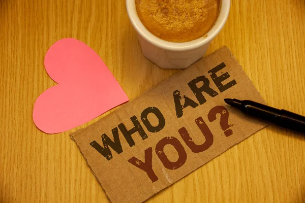 Kavramsal el kim sana soru gösterilen yazma. İş fotoğraf textss tanıtmak veya tanımlamak kendin söyle kişisel hikaye