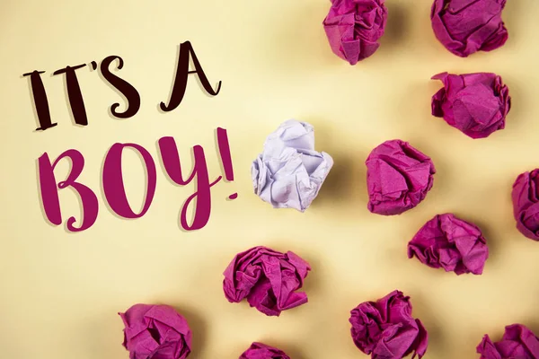 Kavramsal el S A çocuk motivasyonel buna gösterilen yazma. Erkek bebek geliyor iş fotoğraf vitrine Cinsiyeti ortaya kutlama