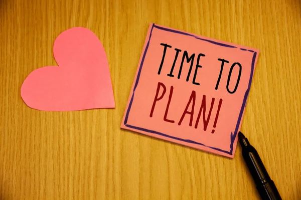 Zaman planı motivasyonel arama için gösterilen Not yazma. Fikir geliştirme an strateji düşünme vitrine iş fotoğraf