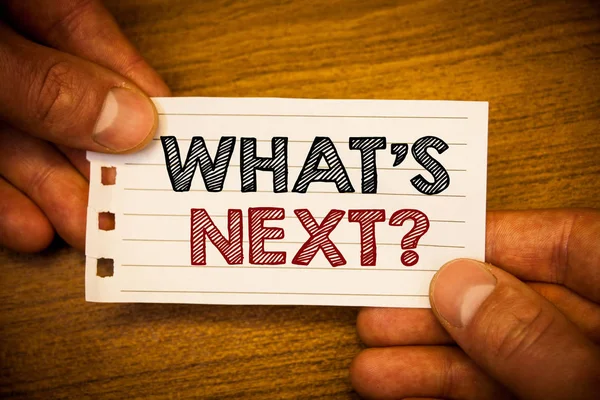 Ne sonraki soru gösterilen metin işareti. Kavramsal fotoğraf tabi merdiven taşıma veya çalışmaya devam etmek için rehberlik