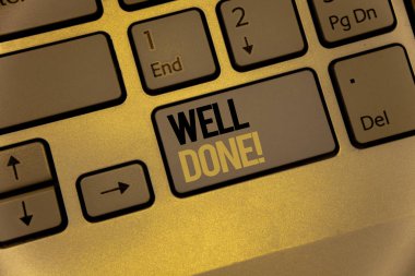 O bitmiş motivasyonel ara gösterilen metin işareti. Kavramsal fotoğraf iyi iş büyük sonuçları olumlu Evaluationkeyboard kahverengi anahtarları siyah sarı harfler niyeti metinler bilgisayarda oluşturun.