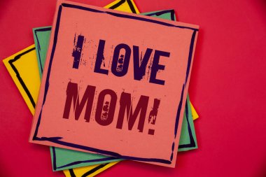 Metinler yazma kelime ben aşk anne motivasyonel ara. İş kavramı kendi anne Tendernesspink mavi sarı kağıtları fikirler kelimeler kavramlar siyah harflerle kırmızı arka plan için iyi duygular için