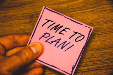 Zaman planı motivasyonel arama için gösterilen Not yazma. Fikir geliştirme an strateji düşünme vitrine iş fotoğraf